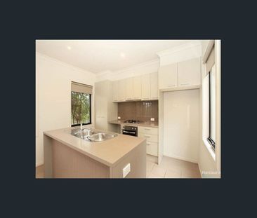 Stylish Street Frontage Townhouse! - Photo 5