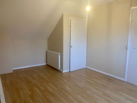 Middle Lane, Epsom, Surrey, KT17 1DP - Photo 5