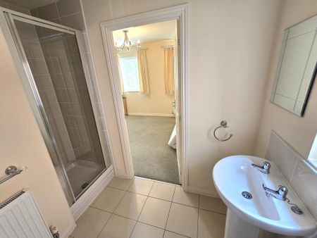 4 bedroom detached house to rent - Photo 2
