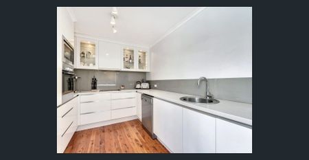 Dual living family home - Photo 4