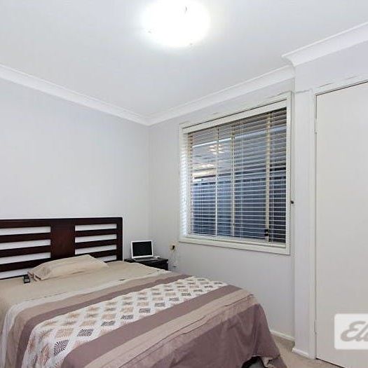 4 BEDROOMS FAMILY HOME, WALKING DISTANCE TO QUAKERS HILL SHOPS & STATION - Photo 1