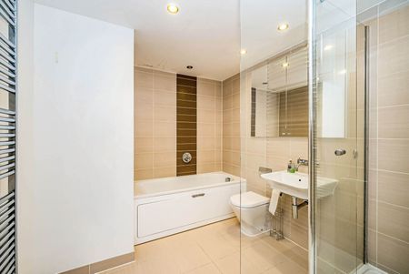4 bedroom mid terraced house to rent - Photo 5