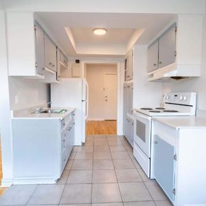 🟢UN MOIS GRATUIT*🟢 🏡 1 chambre lumineuse |1 290 $/mois - Photo 2