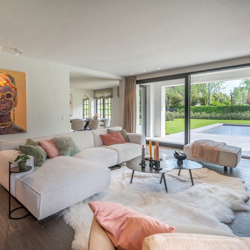 Ruime, volledig gerenoveerde villa aan de rand van het Zoute - Photo 1