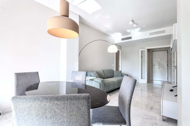 Luxury Apartment for rent in Estepona, Andalusia - Photo 1