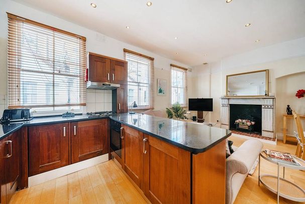 3 bedroom mews to rent - Photo 1