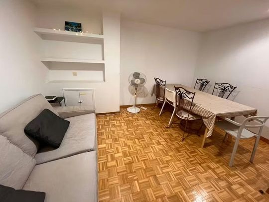 Calle de Santa Cruz de Marcenado, Madrid, Community of Madrid 28015 - Foto 1