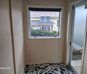 Tidy family home - available now. - Photo 2
