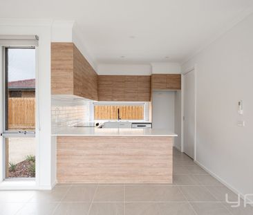 Brand New Street-Facing Townhouse in a Prime Pocket - Photo 2