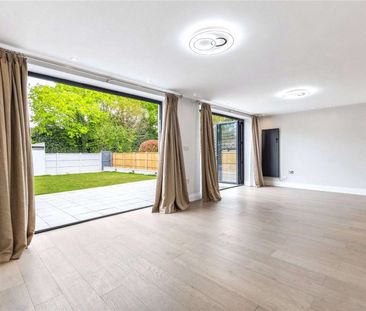 A five bedroom family home in the village of Chobham. - Photo 1
