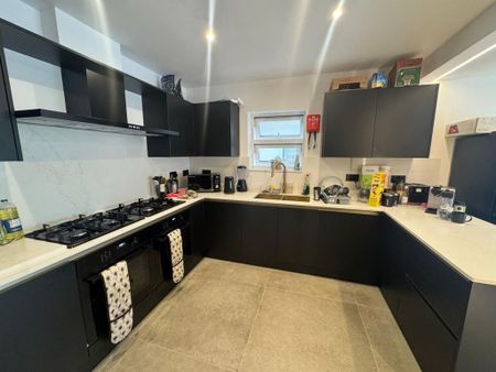 1 bedroom in a house share to rent - Photo 3