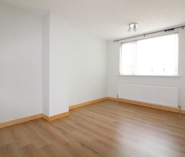 28 Downshire Road, - Photo 6