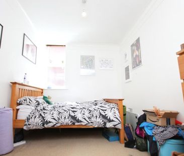 3 bedroom flat to rent - Photo 5