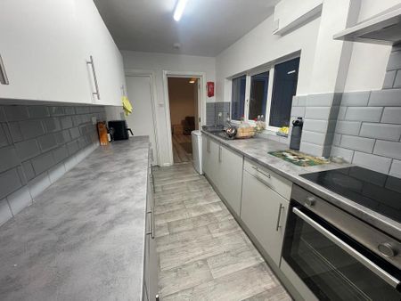 6 bedroom terraced house to rent - Photo 2
