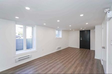 For Lease - 92 Twelfth Street Unit# 5, Toronto, Ontario - Photo 2