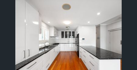 Luxury Family Home with City Views, Internal Lift & Multiple Living Areas - Photo 5