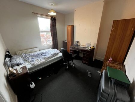 4 bedroom terraced house to rent - Photo 4