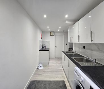 Hawthorn Way, Shepperton TW17, London - Photo 3