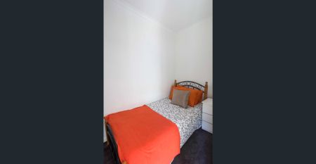 Purpose built student accommodation - Photo 4