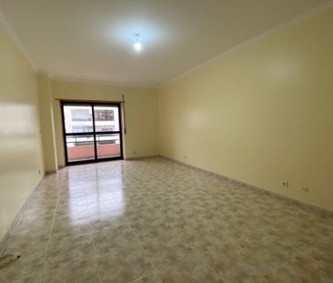 Apartamento T2 sem móveis para arrendamento na zona do Buzano, Parede. - Photo 4