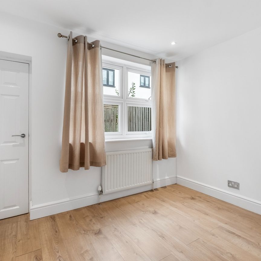 2 Bed Flat, Sprringbank Road, SE13 - Photo 1