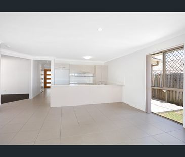 Beautiful Family Home in Prime Location! - Photo 4