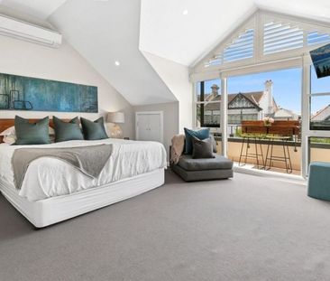 Magnificent Double-Fronted Contemporary Residence In Prime Location - Photo 3