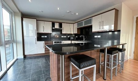 Amazing Four Bedroom Luxury Apartment - Photo 2