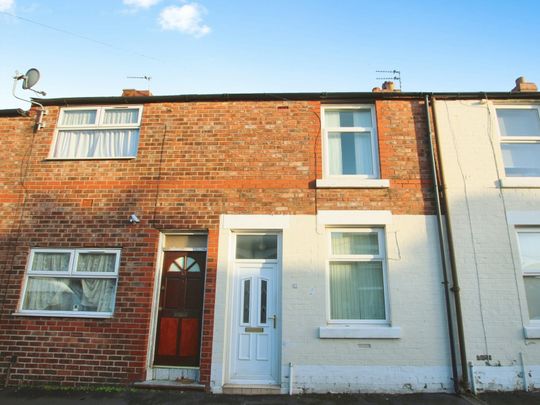 Terraced House to rent on - Photo 1