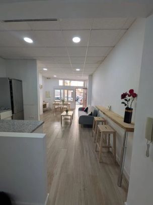 Alquiler de piso en Calle Vandelvira - Photo 1