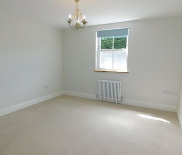 2 bedroom ground maisonette to let - Photo 4