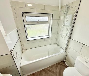 2 bedroom semi-detached house to rent - Photo 2