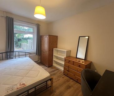 4 bedroom terraced house to rent - Photo 2