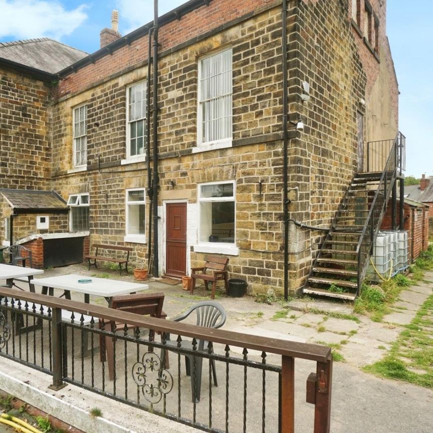 1 bedroom Flat To Let - Photo 1