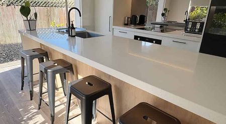 Contemporary living in Richmond - Photo 2
