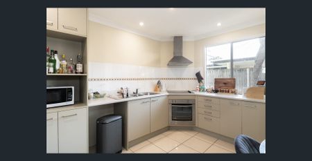 CONVENIENTLY LOCATED - WALK TO THE SHOPS - Photo 3