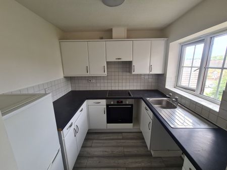 2 Bed Flat, Marshbrook Drive, M9 - Photo 2