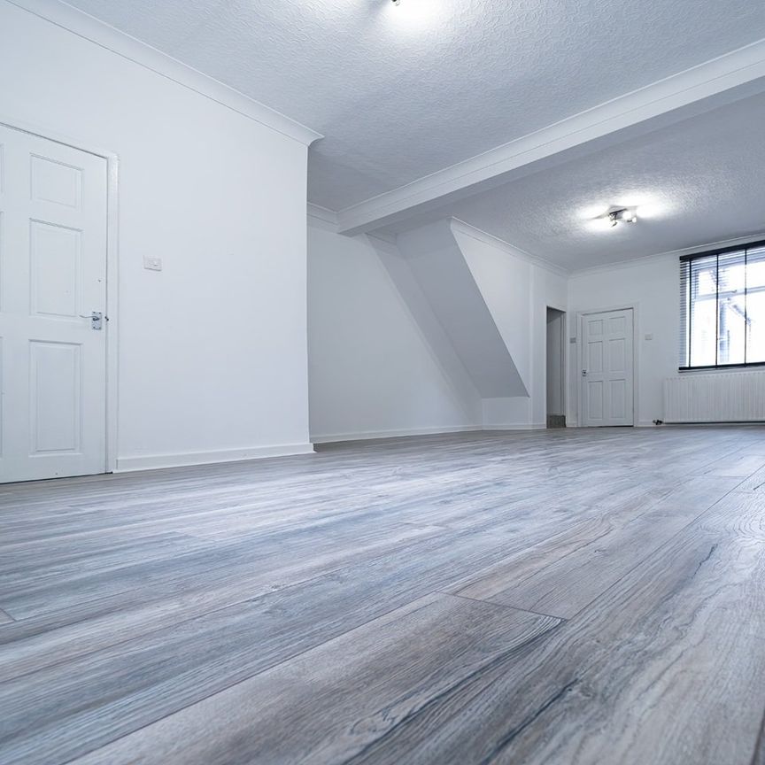 Room in a Shared House, Bideford Road, BR1 - Photo 1