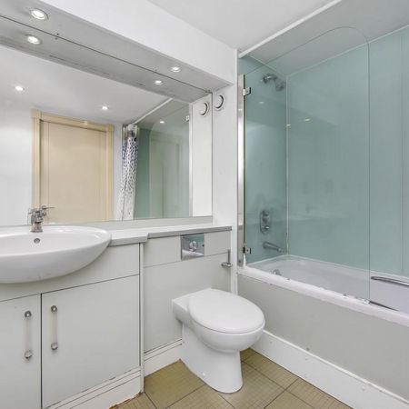 1 bedroom in a flat share to rent - Photo 4