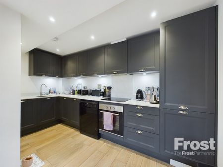 Green Street, Sunbury-on-Thames, Surrey,TW16 - Photo 2