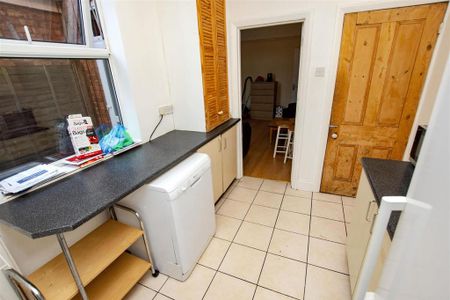 6 bedroom house to rent - Photo 2