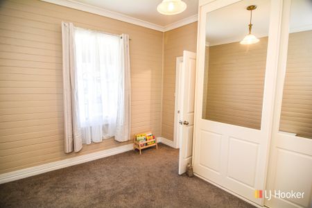 Beautifully Presented Weatherboard - Photo 5