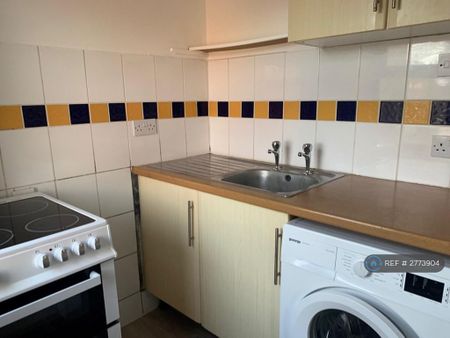 Studio to rent - Photo 5