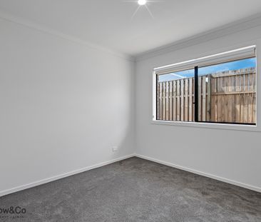 4BED HOME WITH FULLY FENCED BACKYARD - Photo 4