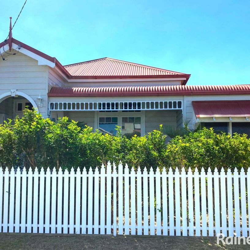 3-Bedroom Renovated Beach Retreat - Photo 1