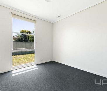 4 Kiata Court, COOLAROO - Photo 1