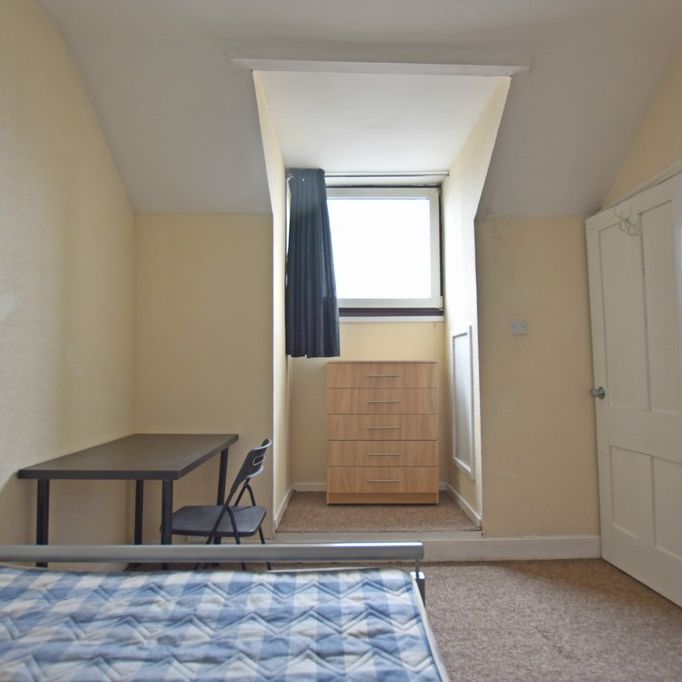 3 Bedroom Mid Terraced House - Photo 1