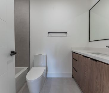 For Lease - 712 Eglinton Avenue, Toronto, Ontario - Photo 3