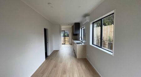 4 BEDROOMS IN BUCKLANDS BEACH - Photo 3