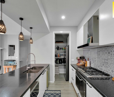 Beautifully Presented Family Home in the Heart of The Grove Estate - Photo 3